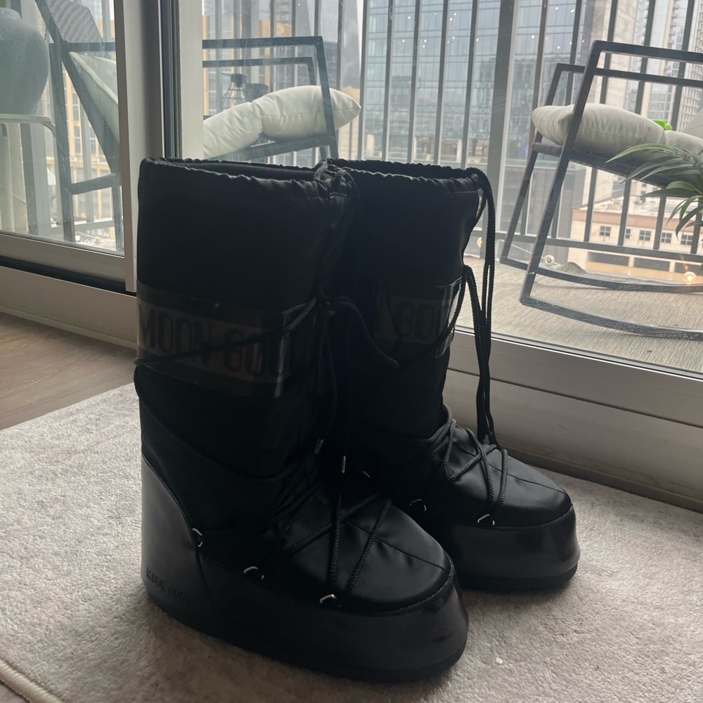 Brand New Moon Boots- ordered wrong size